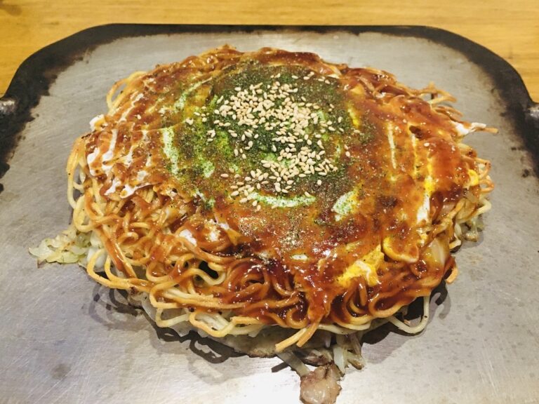 【図解】広島のお好み焼きとは？広島風と関西風の違いをわかりやすく解説！ 