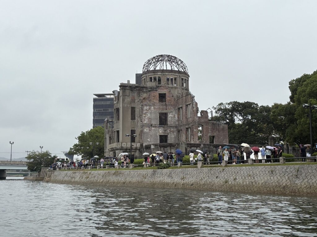 川から見た原爆ドーム