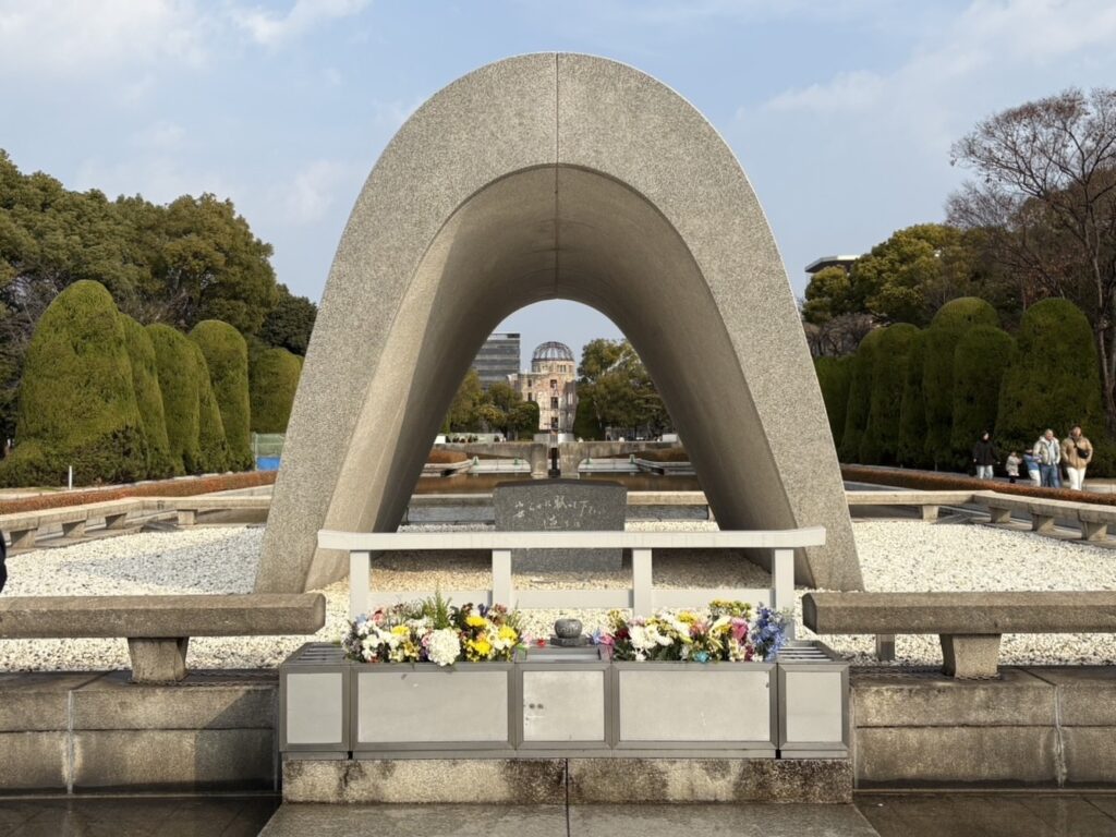 原爆死没者慰霊碑